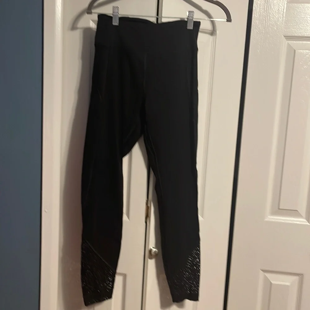 Victoria’s Secret PINK sport leggings in black with mesh bottom size Small NWOT - Picture 2 of 7